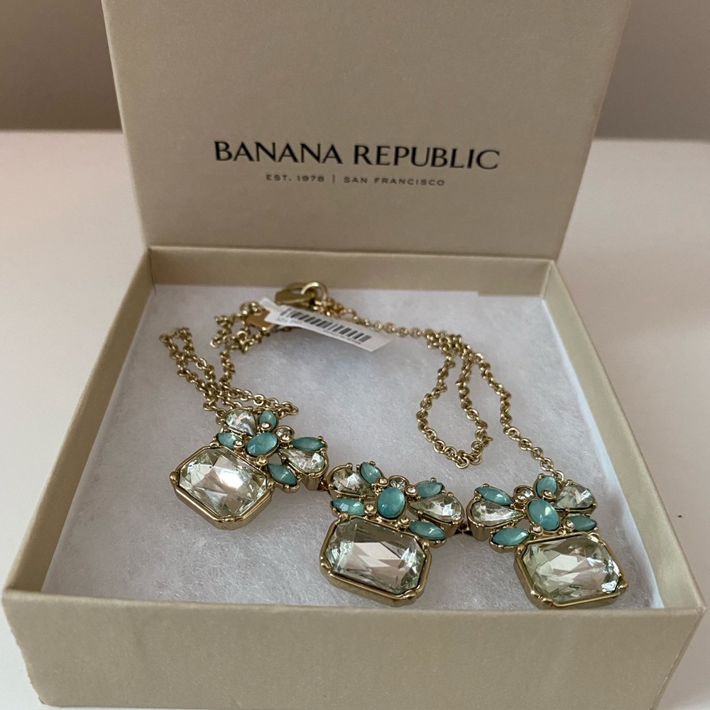 Banana Republic gold and aqua necklace. - Picture 4 of 11